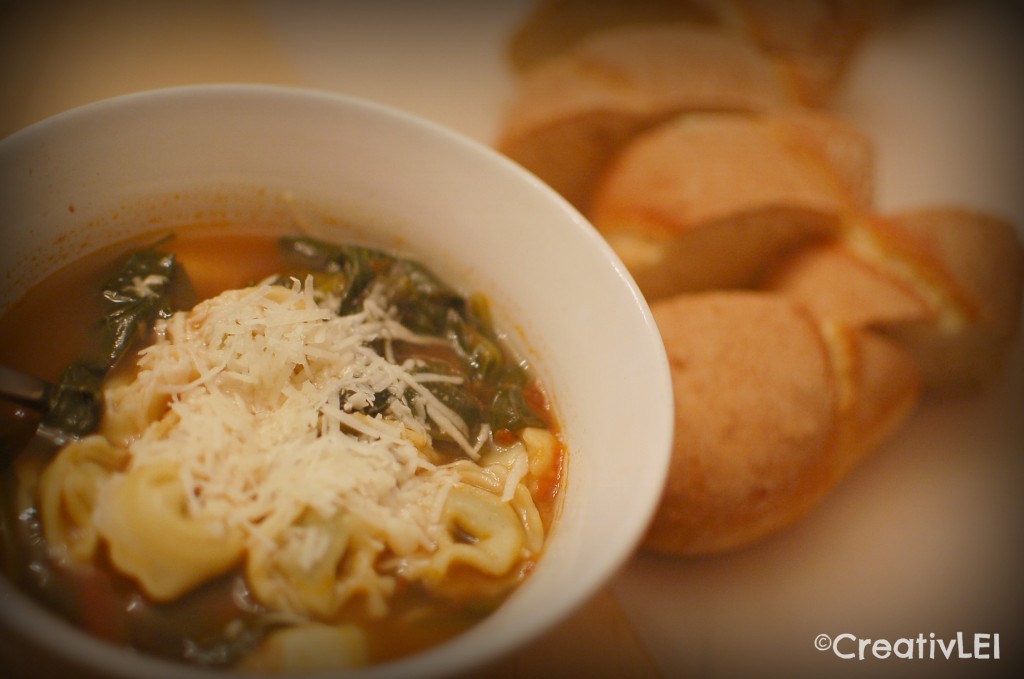 tortellini_soup_with_homemade_bread
