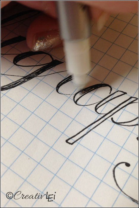 Filling in the weighted script for a faux calligraphy look. CreativLEI.com