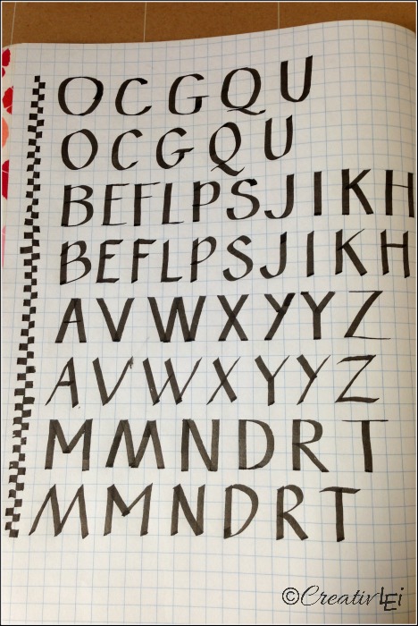 Print majiscule capital letters with a calligraphy pen. CreativLEI.com